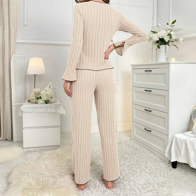 Fashionable Long-Sleeve Jumpsuit With A Notched Collar And Bow Detail